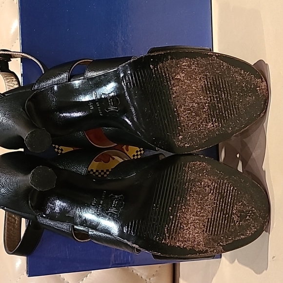 GIANNI VERSACE leather sandals with gold accessories and ankle strap. Size 40 - Picture 8 of 14